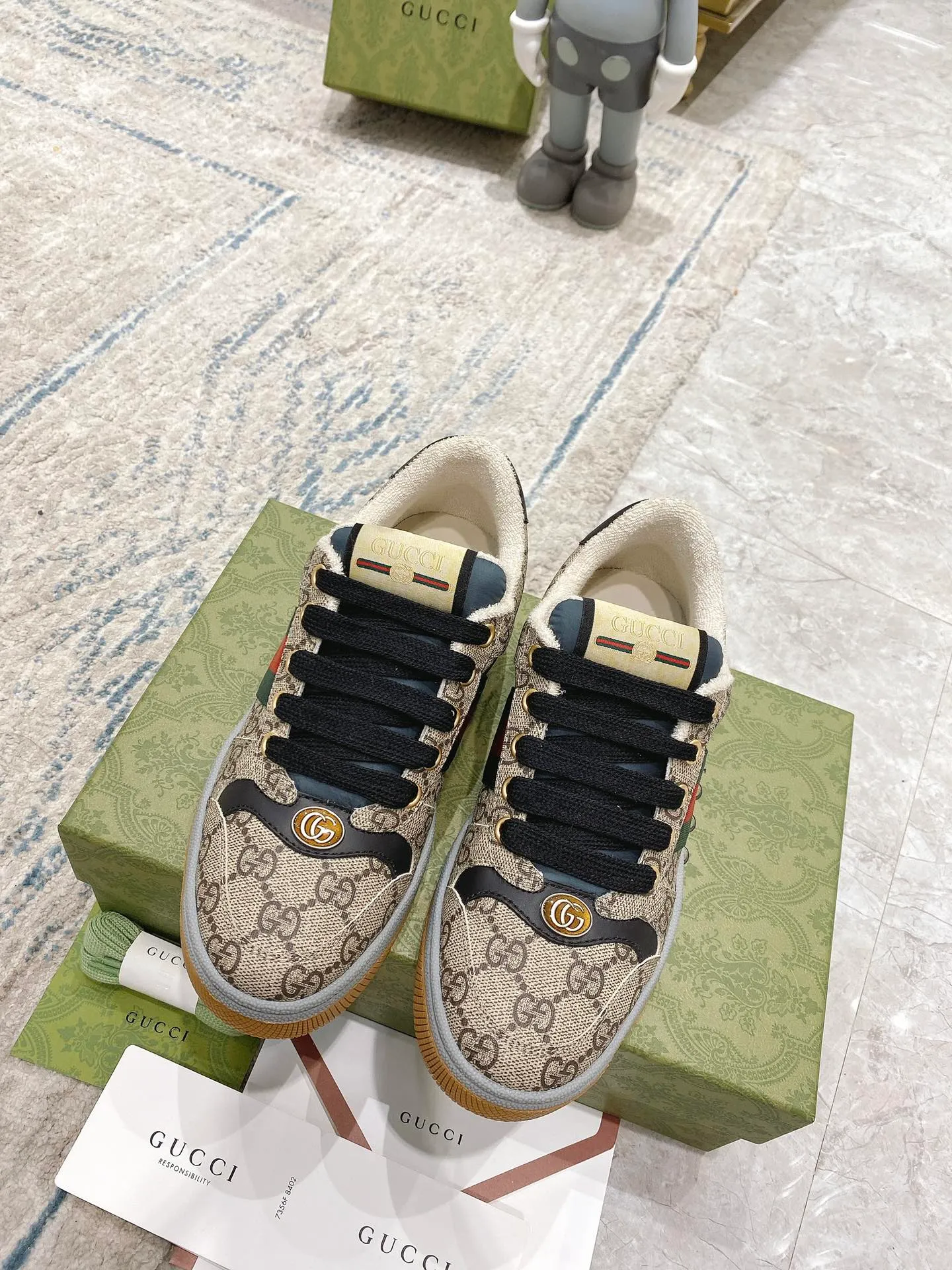 Gucci - Newly upgraded Gucci dirty shoes for couples 👫 2022 early spring new style... GG series distressed casual dirty shoes for the catwalk ⚠️⚠️ Original development and purchase level version... Metal double G crystal cylindrical logo... Gucci original pattern webbing... Exclusive color rubbed cowhide fabric, original terry cloth is delicate, soft and more comfortable and breathable, privately stamped two-color original TPU outsole (lower layer is wider, upper layer is narrower) Ready stock, matching packaging... 35-40/39-44 regular size 💰Female style 290 💰Male style 290